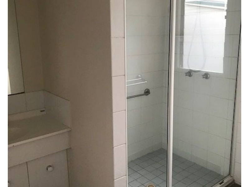 11 Nobbs Street, Berserker QLD 4701