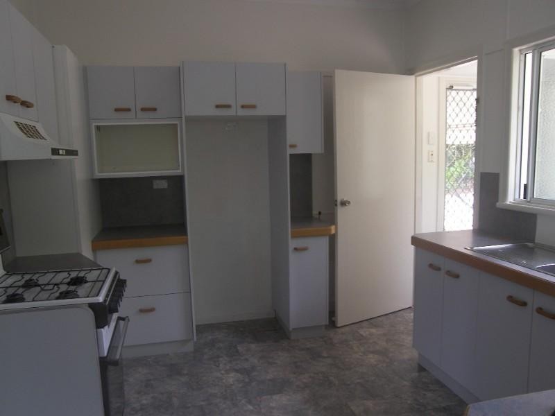 8 Charlotte Street, Wandal QLD 4700