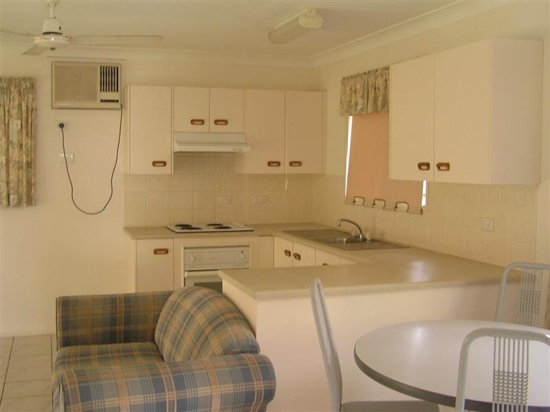 2/148 EDINGTON Street, Berserker QLD 4701