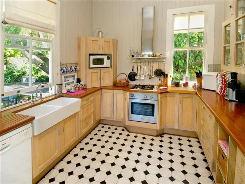 12 Thurston Street, Allenstown QLD 4700