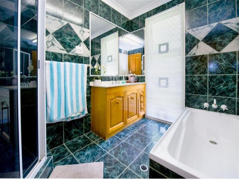 4 Whiteley Street, Frenchville QLD 4701