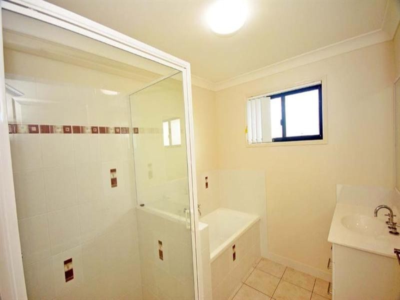 1 Broadhurst Drive, Gracemere QLD 4702