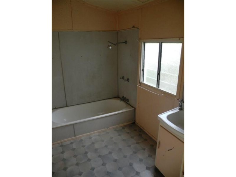 16 Denison Street, Rockhampton City QLD 4700