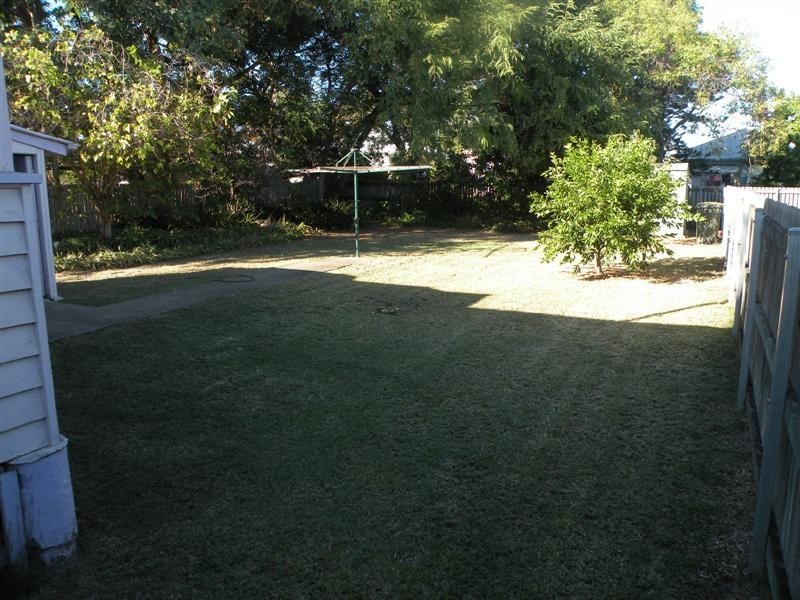 10 Cowap Street, Park Avenue QLD 4701