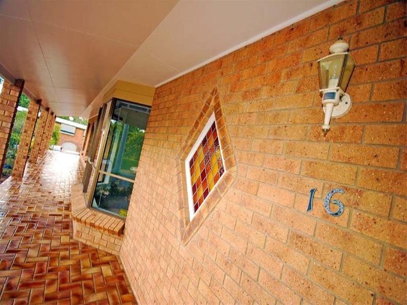 16 McCamley Street, The Range QLD 4700