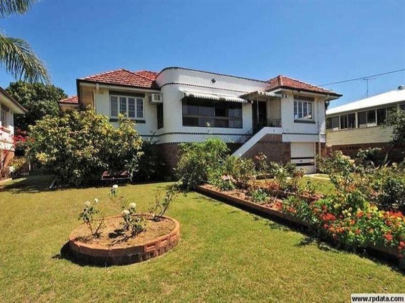 8 West Street, The Range QLD 4700