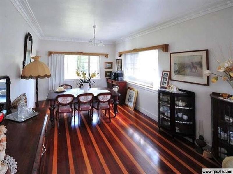 8 West Street, The Range QLD 4700