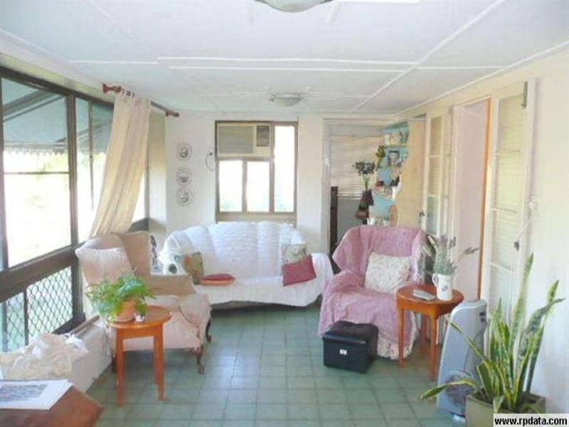 8 West Street, The Range QLD 4700