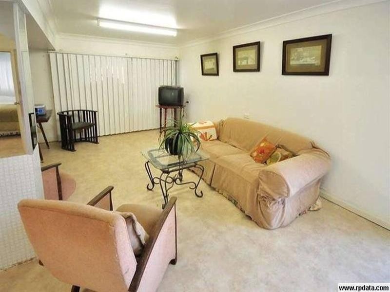 8 West Street, The Range QLD 4700