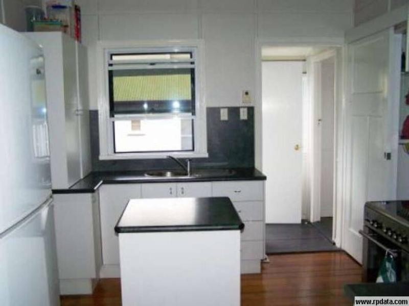 17 Meade Street, Wandal QLD 4700