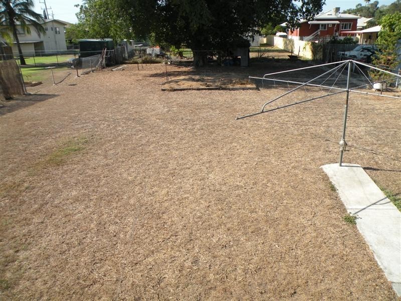 29 Bank Street, Park Avenue QLD 4701