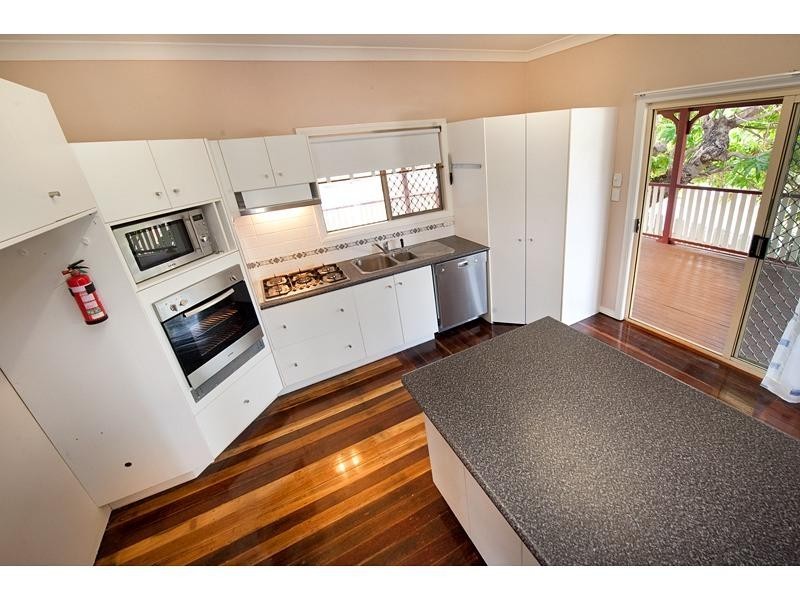 2 Bowen Terrace, The Range QLD 4700