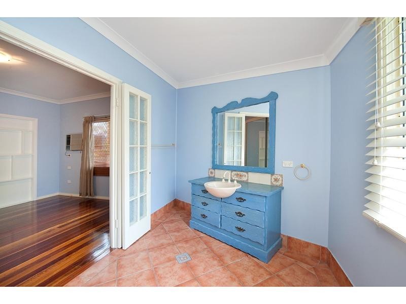 2 Bowen Terrace, The Range QLD 4700