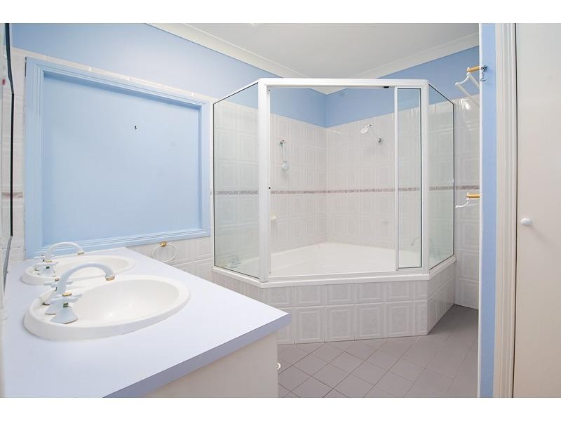 2 Bowen Terrace, The Range QLD 4700