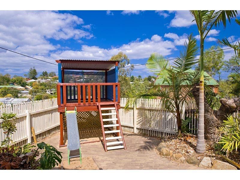 2 Bowen Terrace, The Range QLD 4700