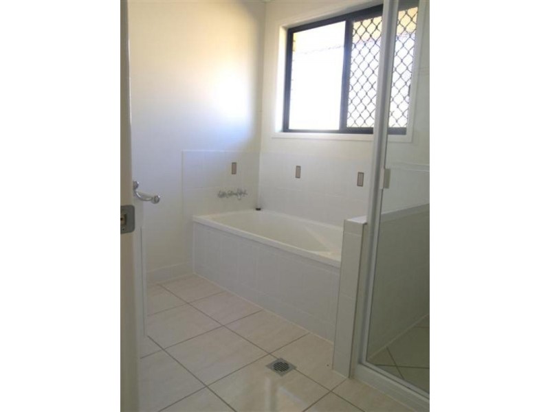 9 John Oxley Drive, Gracemere QLD 4702