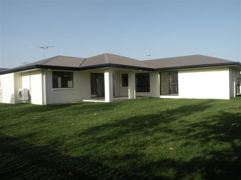 9 John Oxley Drive, Gracemere QLD 4702