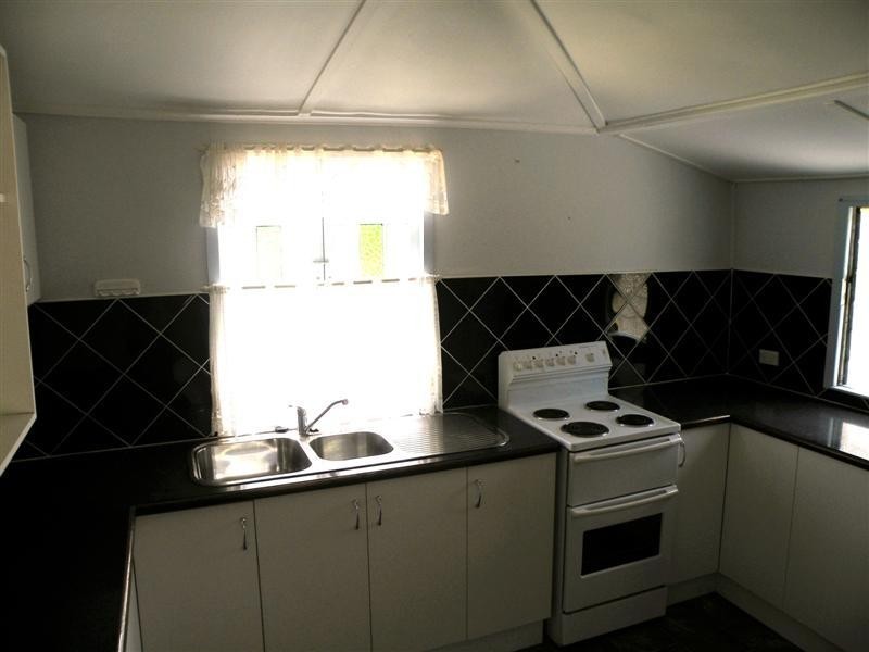 8 Rose Street, Koongal QLD 4701