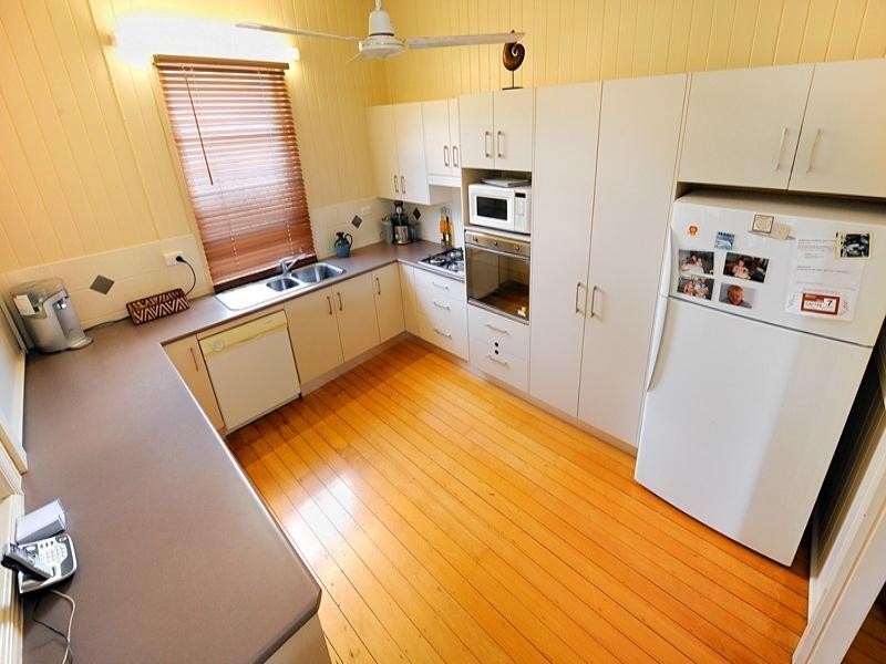 11 Penlington Street, The Range QLD 4700