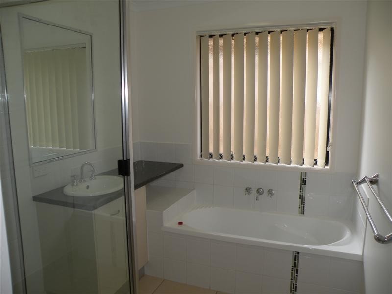 18 Jamie Crescent, Gracemere QLD 4702