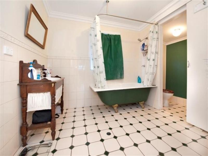 20 WAKEFIELD Street, The Range QLD 4700