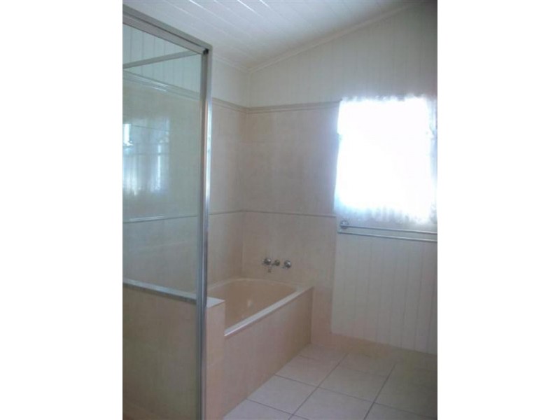 21 BERTRAM Street, Park Avenue QLD 4701