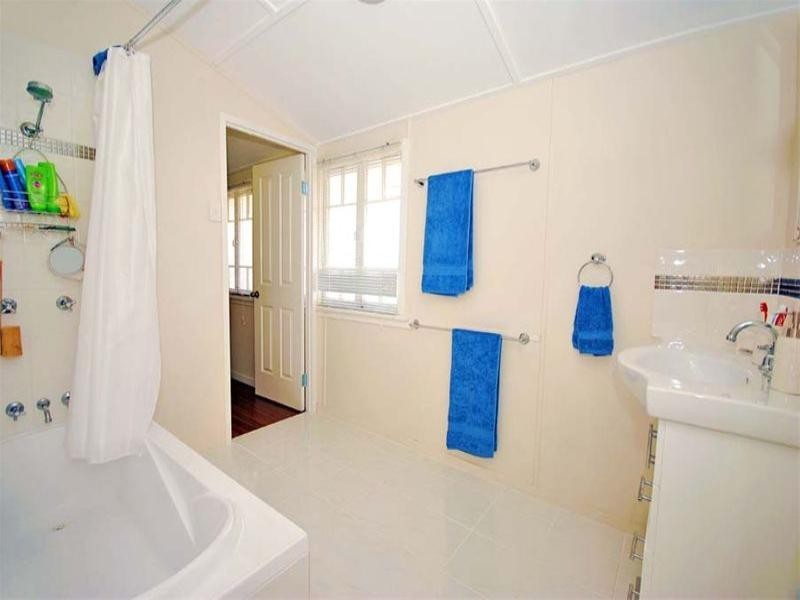 24 Eton Street, West Rockhampton QLD 4700