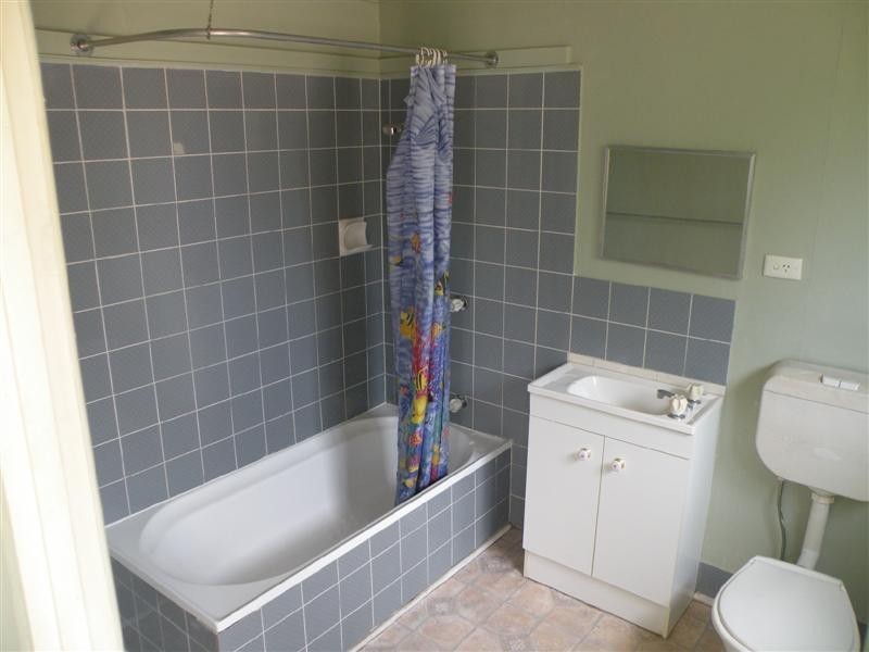 77 Lakes Creek Road, Berserker QLD 4701