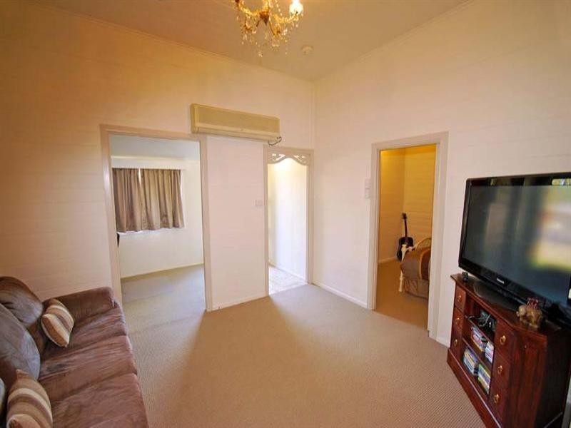 57 Lakes Creek Road, Berserker QLD 4701