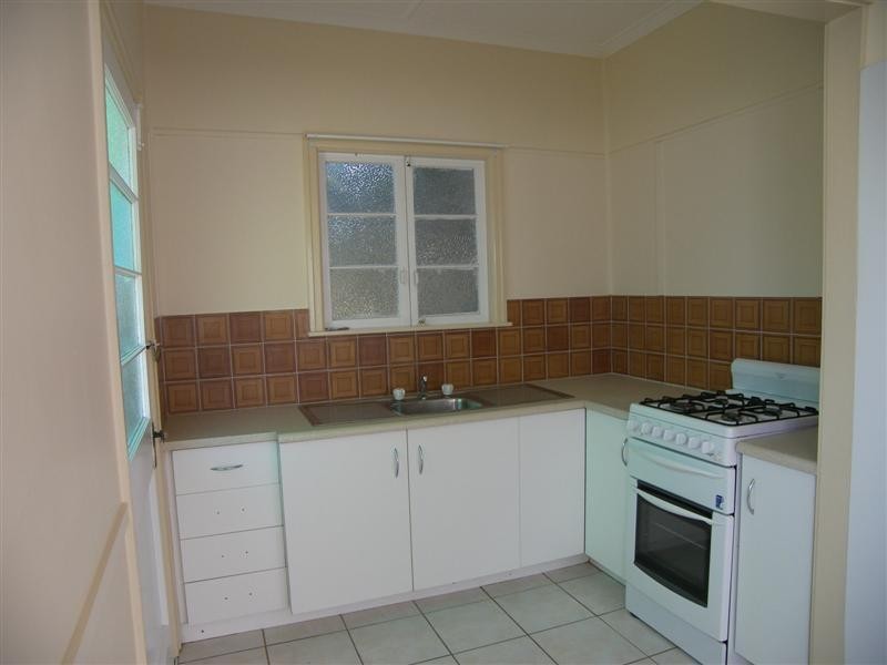 15 WOODVILLE Street, Wandal QLD 4700