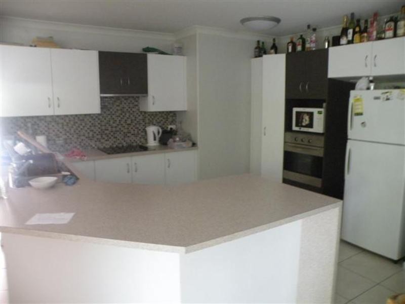 2/269 Richardson Road, Kawana QLD 4701