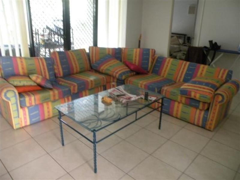 2/269 Richardson Road, Kawana QLD 4701