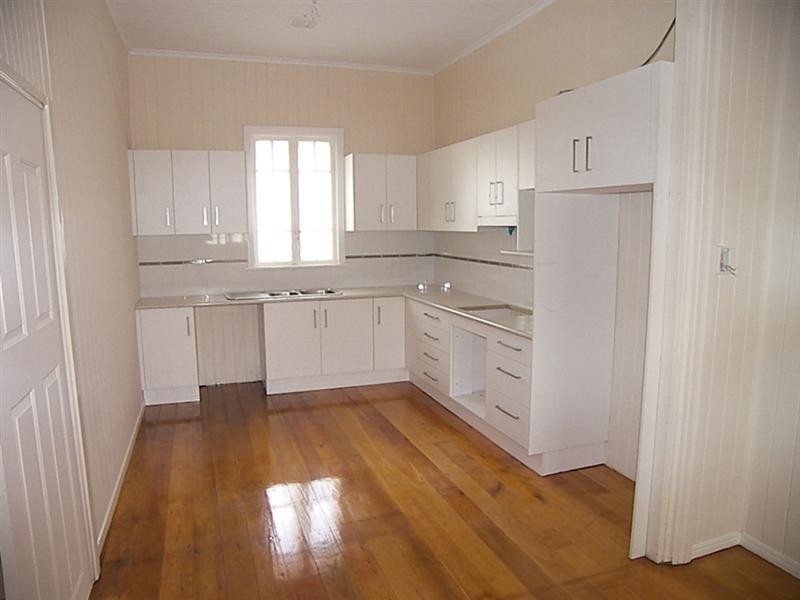 9 PENLINGTON Street, The Range QLD 4700