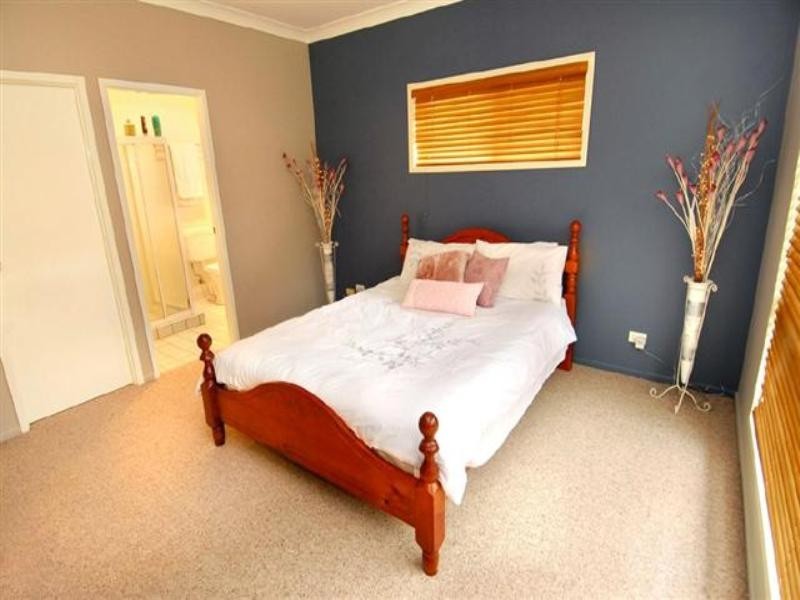 70 FONS Drive, Glendale QLD 4711