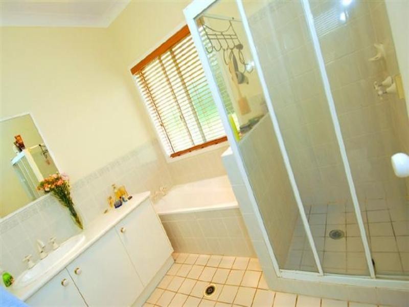 70 FONS Drive, Glendale QLD 4711