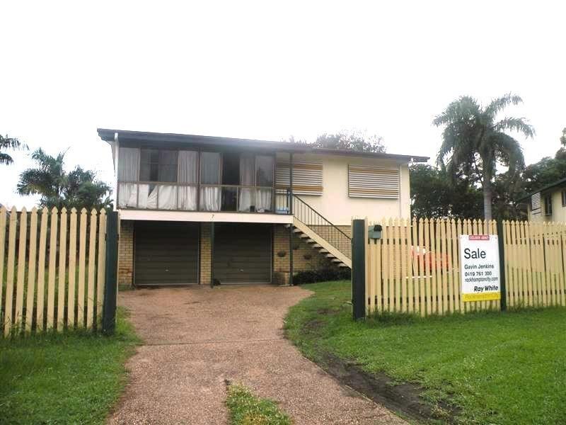 7 Barfoot Street, Kawana QLD 4701