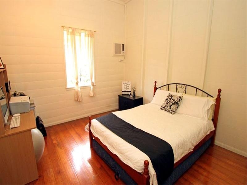 4 Davis Street, The Range QLD 4700