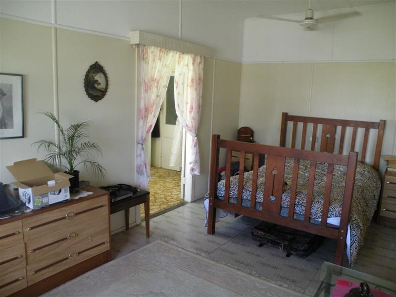 64 Main Street, Park Avenue QLD 4701