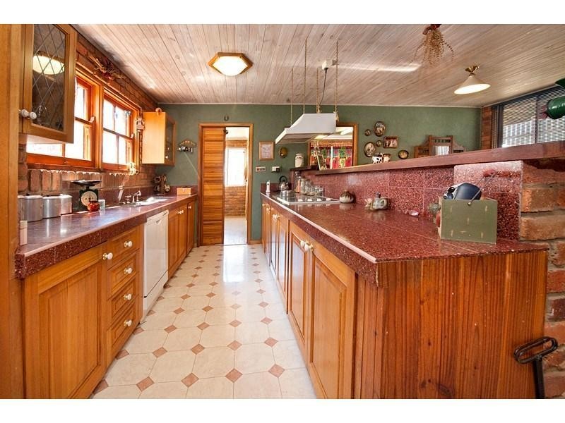 27 Armstrong Street, Berserker QLD 4701