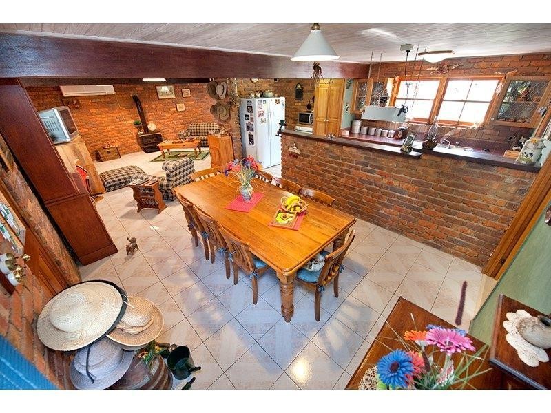 27 Armstrong Street, Berserker QLD 4701