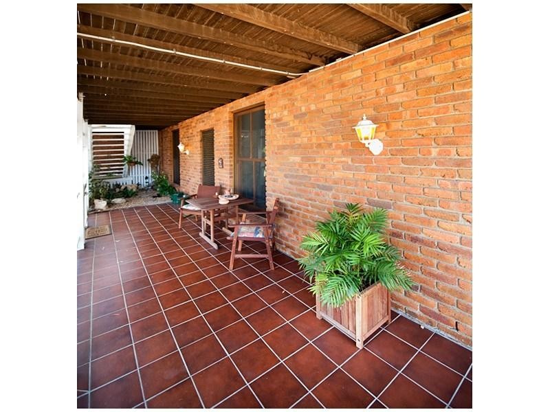 27 Armstrong Street, Berserker QLD 4701