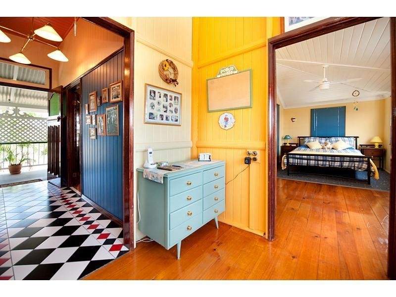 27 Armstrong Street, Berserker QLD 4701