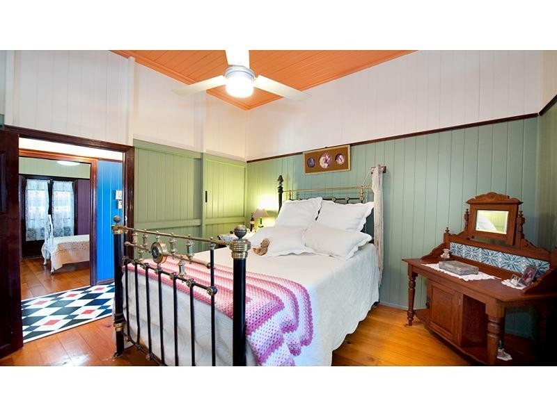 27 Armstrong Street, Berserker QLD 4701