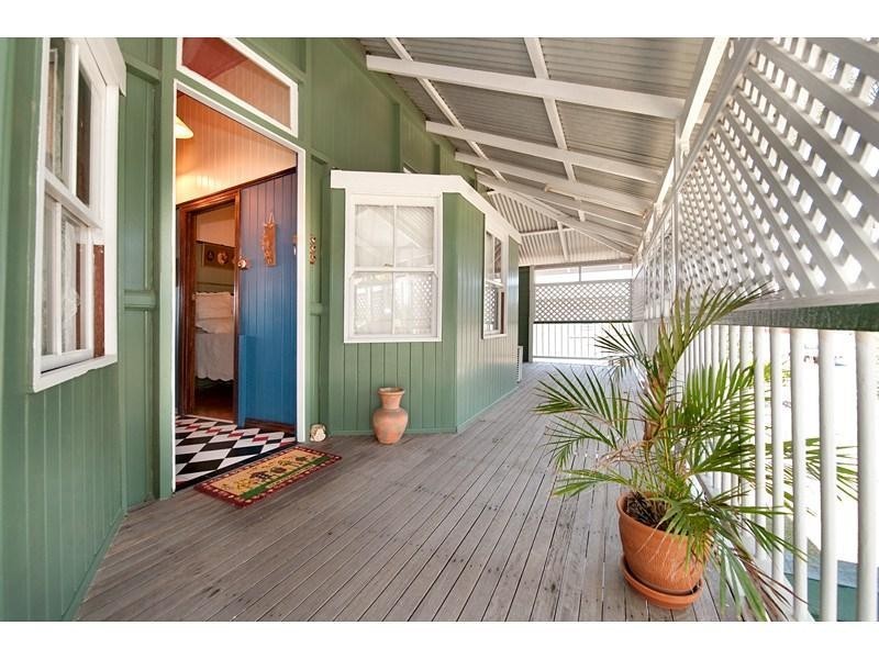 27 Armstrong Street, Berserker QLD 4701