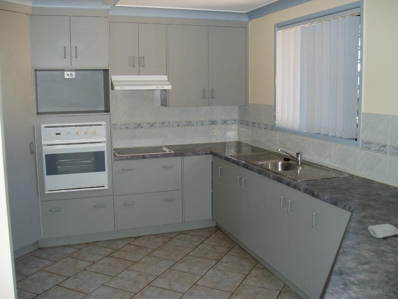 2 Charles Cresent, Gracemere QLD 4702