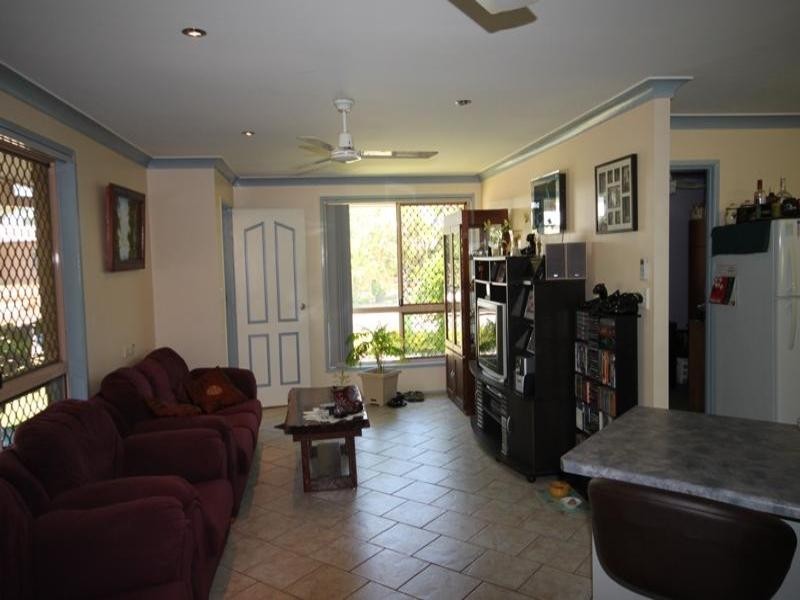 2 Charles Cresent, Gracemere QLD 4702