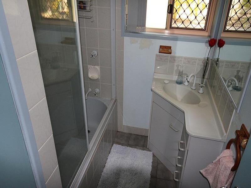 2 Charles Cresent, Gracemere QLD 4702