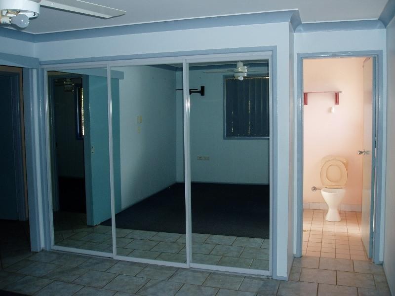 2 Charles Cresent, Gracemere QLD 4702