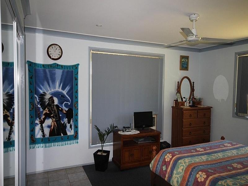 2 Charles Cresent, Gracemere QLD 4702