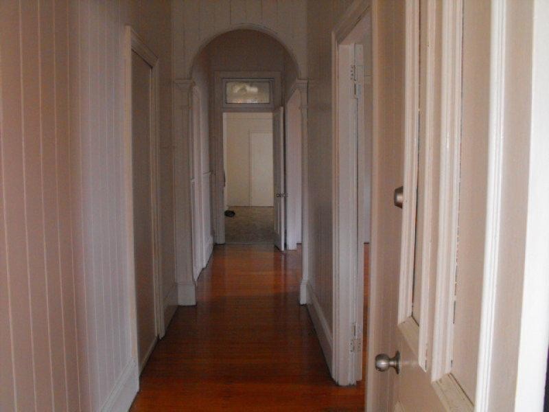 100 West Street, The Range QLD 4700